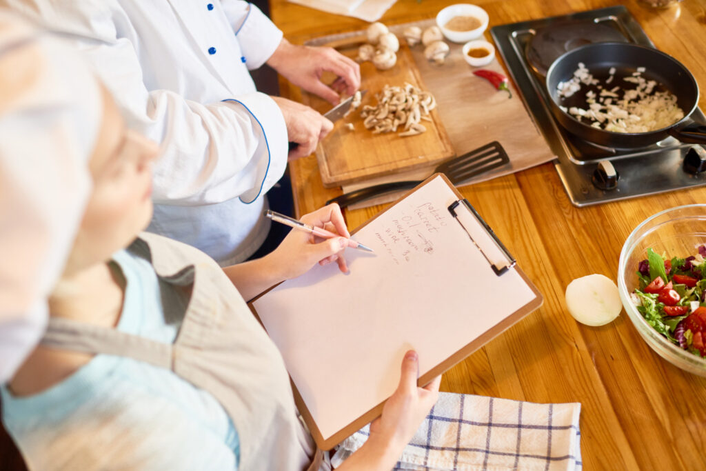Planificación de menús y dietas especiales: formación en nutrición y organización alimentaria